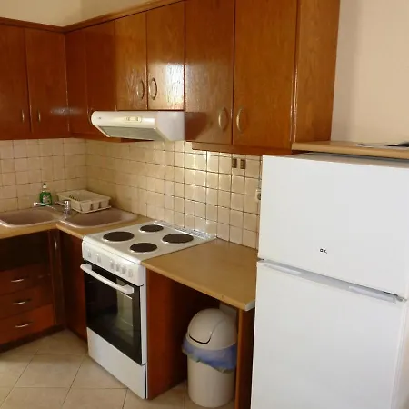 Alykes Studio Rental Motell